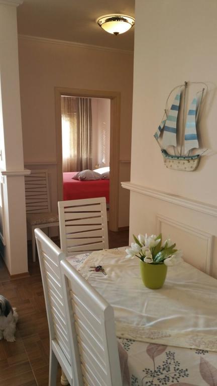 Laura'S Home Дуррес Екстер'єр фото